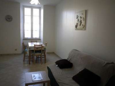 © cuisine équipée cuisine équipée séjour séjour chambre 1 lit de 140 cm salle d'eau plan communs des 3 logements Résidence