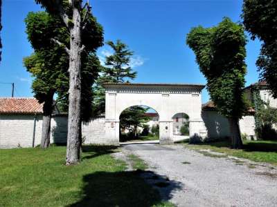 © L'allée d'entrée au domaine chambres_hotes_lassalle chambres_hotes_lassalle chambres_hotes_lassalle chambres_hotes_lassalle chambres_hotes_lassalle Domaine des Tonneaux à Jarnac Champagne Domaine des Tonneaux à Jarnac Champagne Domaine des Tonneaux à Jarnac Champagne Domaine des Tonneaux à Jarnac Champagne Domaine des Tonneaux à Jarnac Champagne