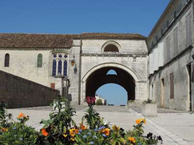 © L'Hôpital des Pèlerins à Pons