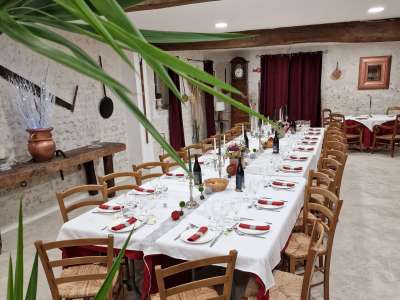 © Salle à manger du restaurant l'étable