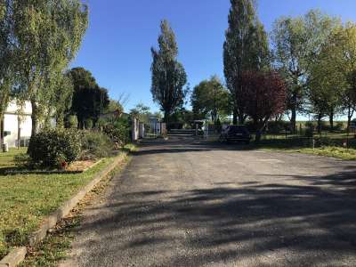 © Aire camping-cars de Mirambeau