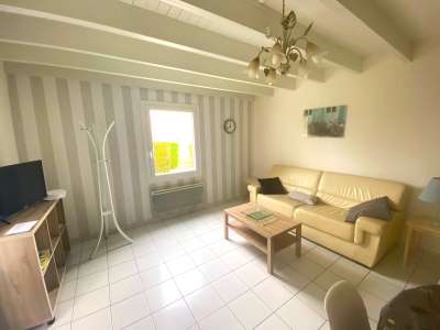 © salle d'eau chambre 1 à l'étage bâtiment jardin privatif