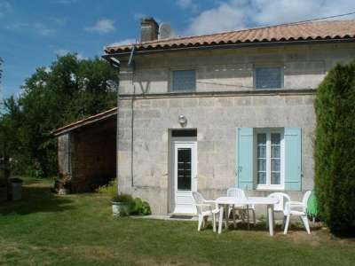 © Christian Mauroy cuisine équipée chambre n°1 (2 lits de 90 cm) chambre n°2 (1 lit de 140 cm) jardin privatif le figuier rez de chaussée.png le figuier 1er étage piscine 9m x 4m à 120m du gîte espace wifi gratuit à 50 m du gîte