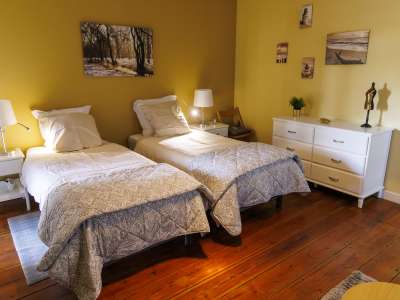 © Chambre ocre lits jumeaux
